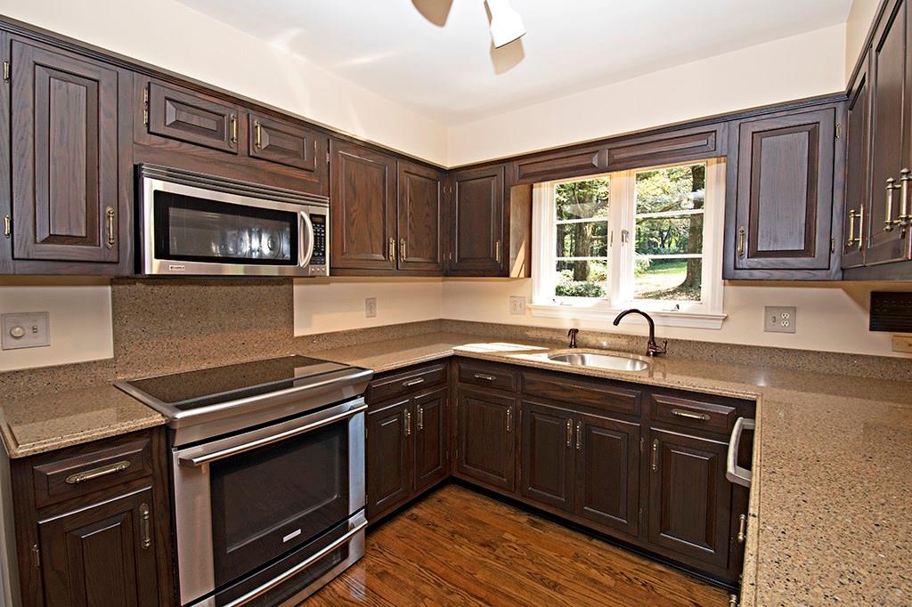 630 Foxhurst Road Pittsburgh, PA 15238 - Photo 10 of 25 Gallery Image 10