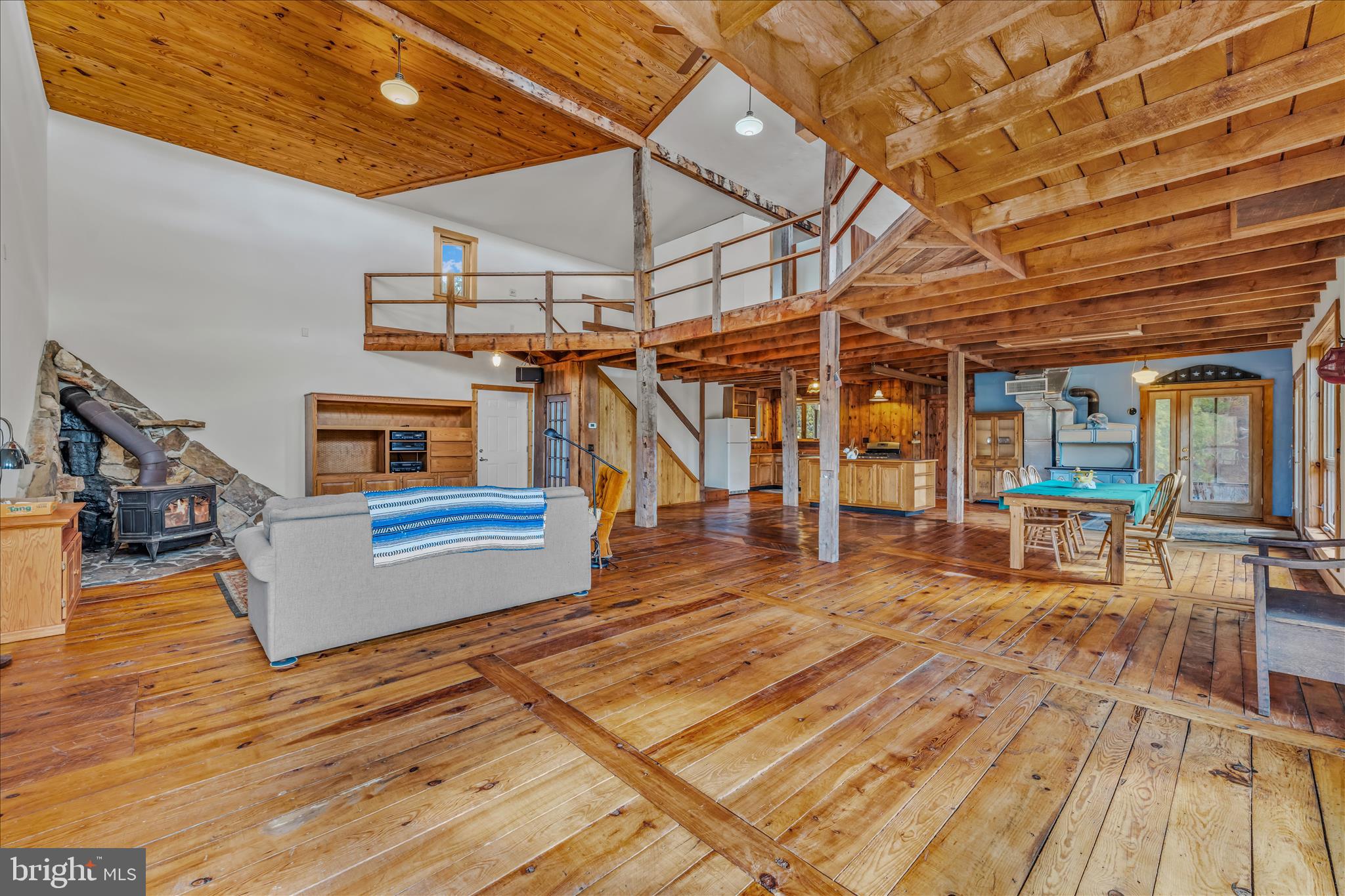 3041 Pine Grove Road Berkeley Springs, WV 25411 - Photo 14 of 99 Great Room