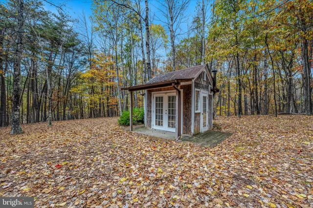 $635,000 | 3041 Pine Grove Road, Berkeley Springs, WV 25411