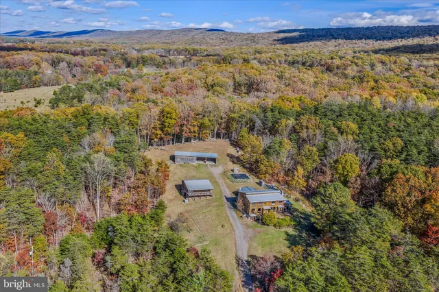 $635,000 | 3041 Pine Grove Road, Berkeley Springs, WV 25411