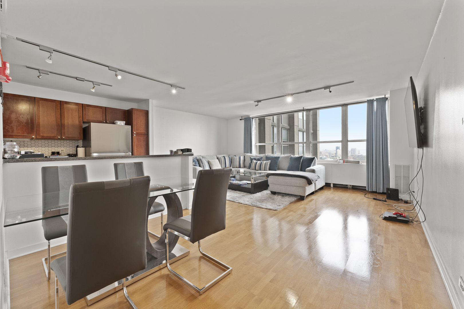 655 West Irving Park Road, Unit 4408 Chicago, IL 60613 - Photo 2 of 15