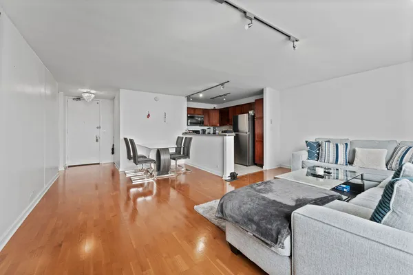 $2,600 | 655 West Irving Park Road, Unit 4408, Chicago, IL 60613