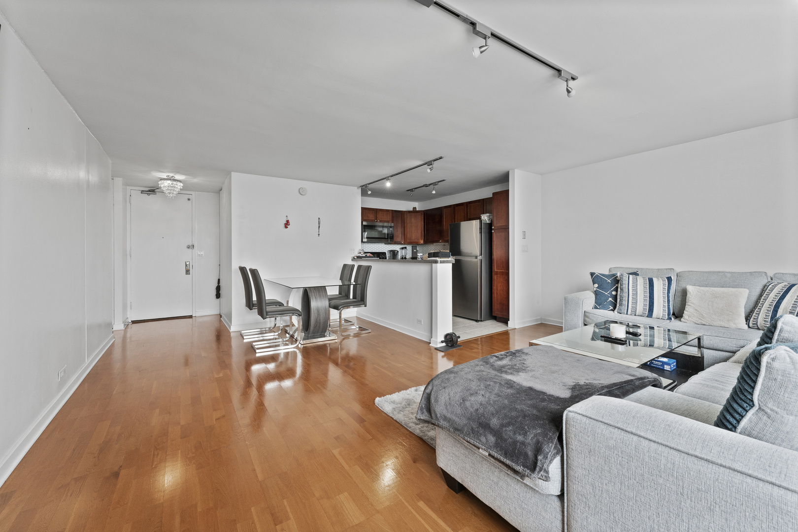 655 West Irving Park Road, Unit 4408 Chicago, IL 60613 - Photo 3 of 15