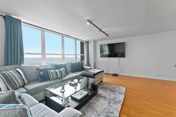$2,600 | 655 West Irving Park Road, Unit 4408, Chicago, IL 60613