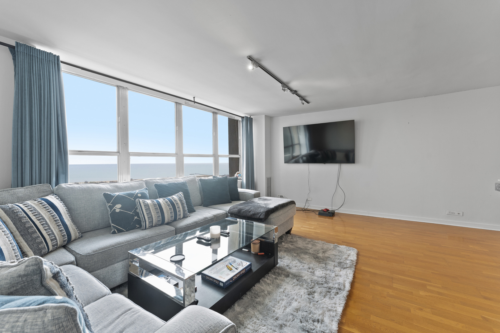 655 West Irving Park Road, Unit 4408 Chicago, IL 60613 - Photo 4 of 15