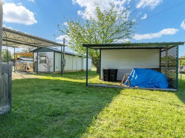 $215,000 | 183 Grand Prairie Drive, Whitney, TX 76692