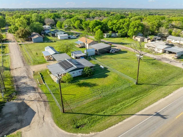 $215,000 | 183 Grand Prairie Drive, Whitney, TX 76692