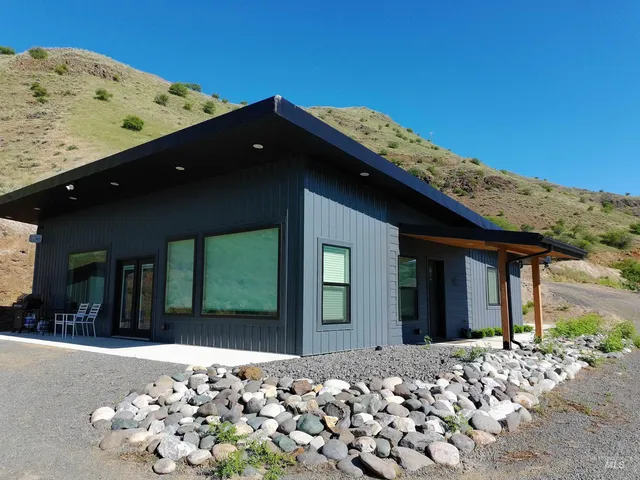 $479,000 | 147 Goose Lane, White Bird, ID 83554