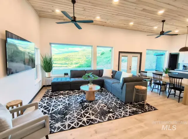 $479,000 | 147 Goose Lane, White Bird, ID 83554