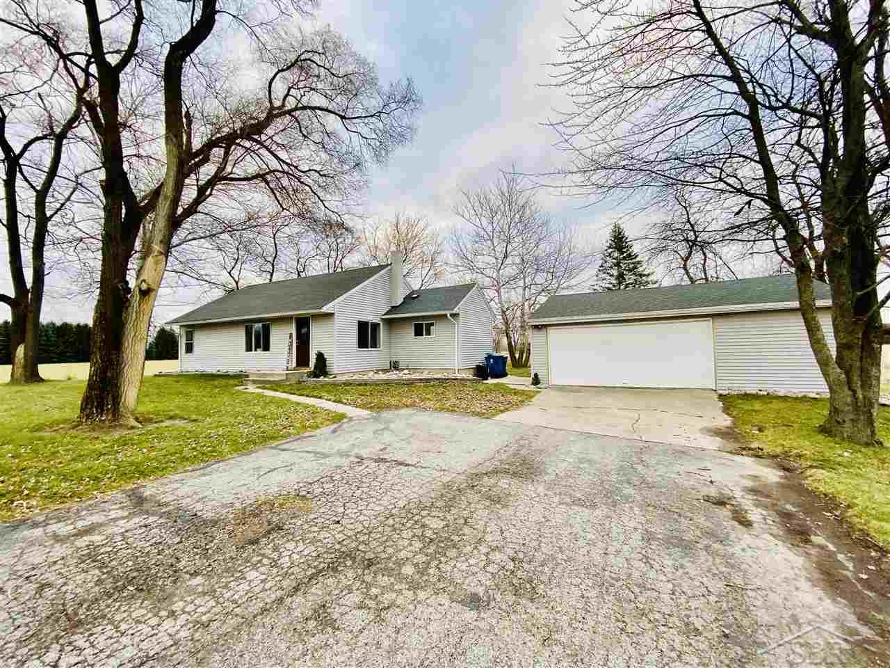 3143 South Poseyville Road Midland, MI 48640 - Photo 1 of 27