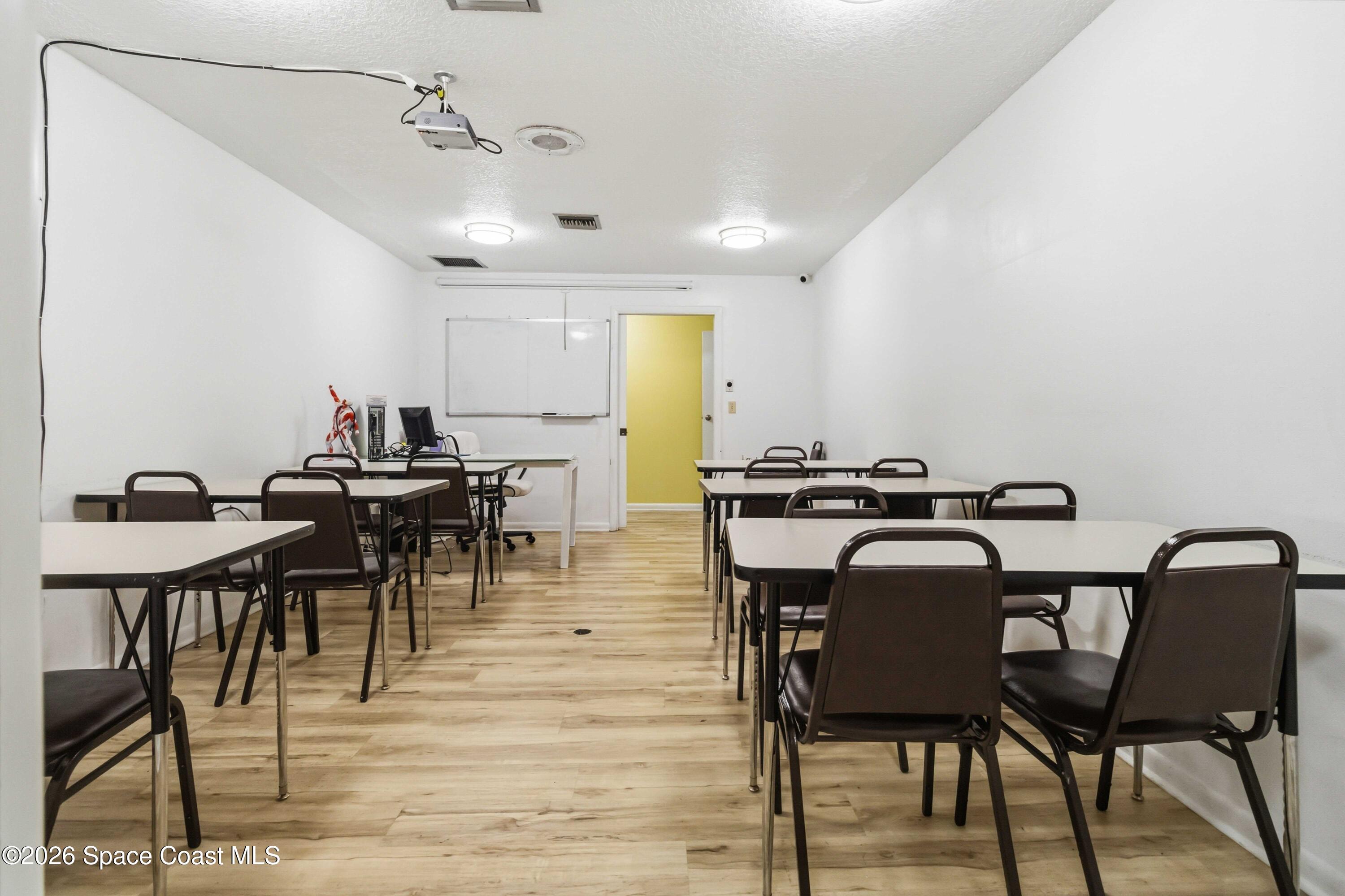 111 Scott Street Melbourne, FL 32901 - Photo 18 of 35 Conference room/ class room