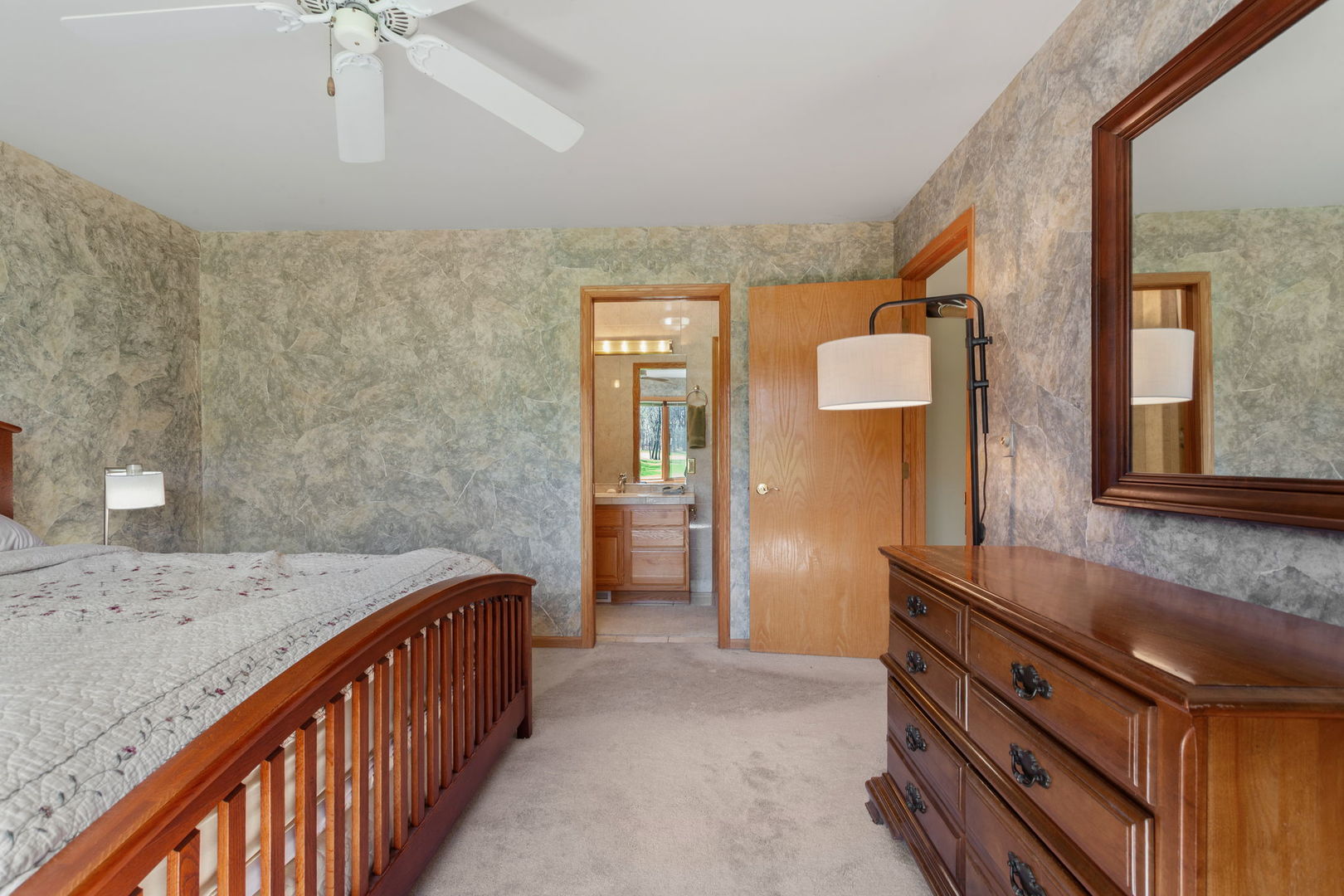 484 Bethany Road DeKalb, IL 60115 - Photo 14 of 34