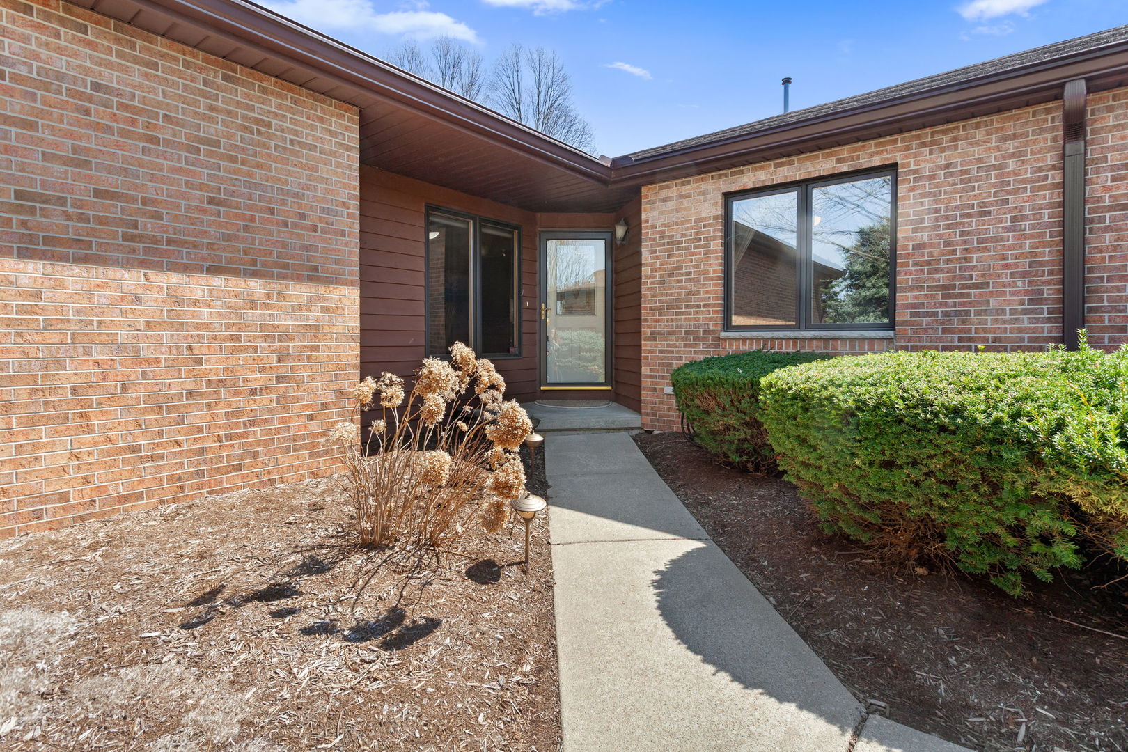 484 Bethany Road DeKalb, IL 60115 - Photo 2 of 34