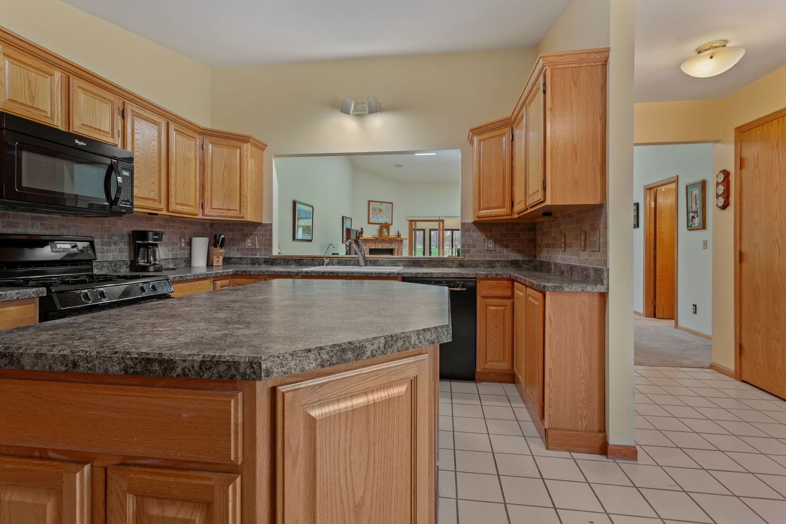 484 Bethany Road DeKalb, IL 60115 - Photo 7 of 34