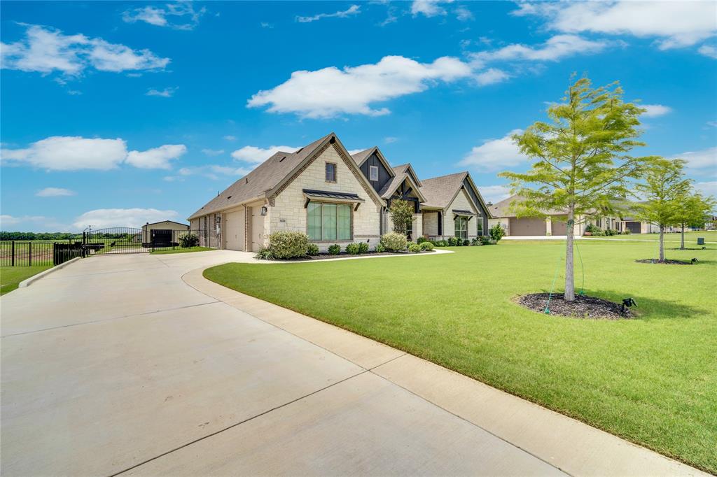 9236 Dove Holw Road Justin, TX 76247 - Photo 3 of 33
