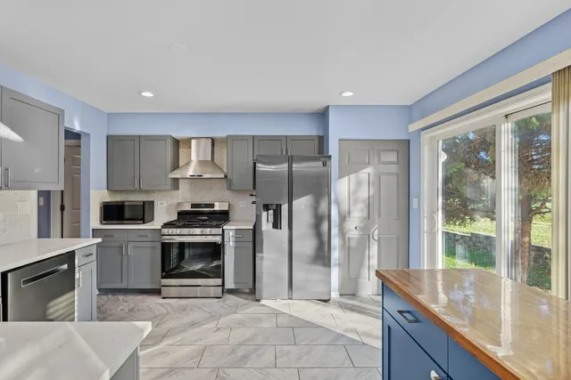 $450,000 | 870 March Street, Lake Zurich, IL 60047