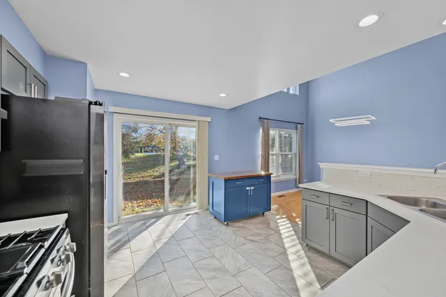 $450,000 | 870 March Street, Lake Zurich, IL 60047