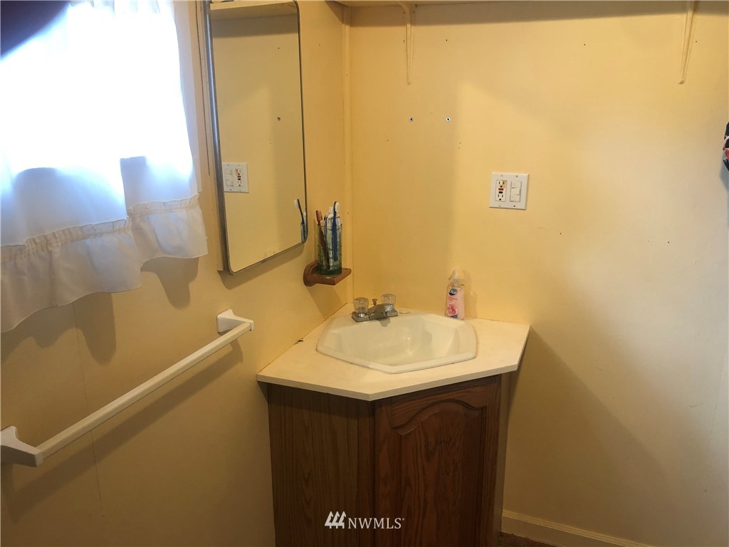 295 Lake Road Silverlake, WA 98645 - Photo 6 of 14 Gallery Image 6