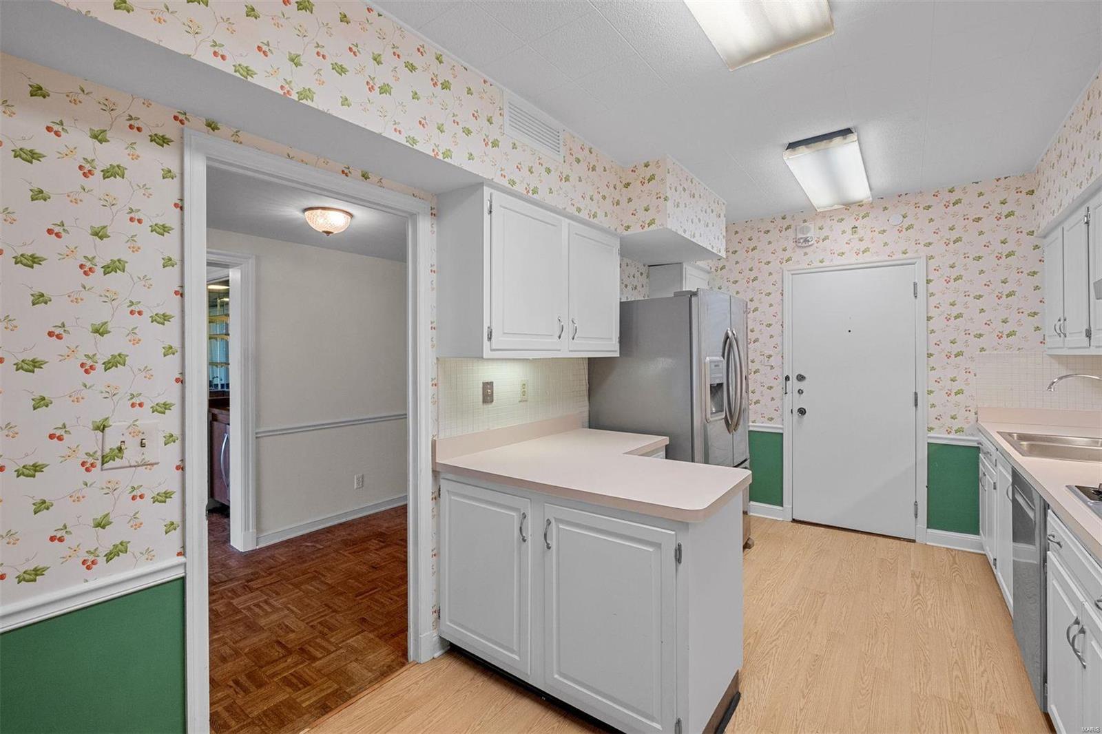 710 South Hanley Road, Unit 9A Clayton, MO 63105 - Photo 8 of 33 Gallery Image 8