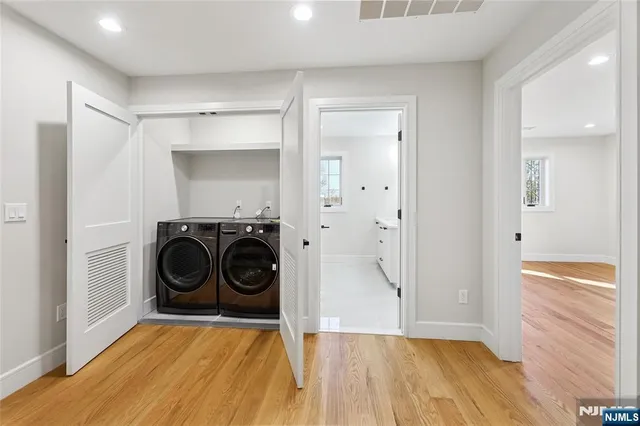 a view of empty room with washer and dryer