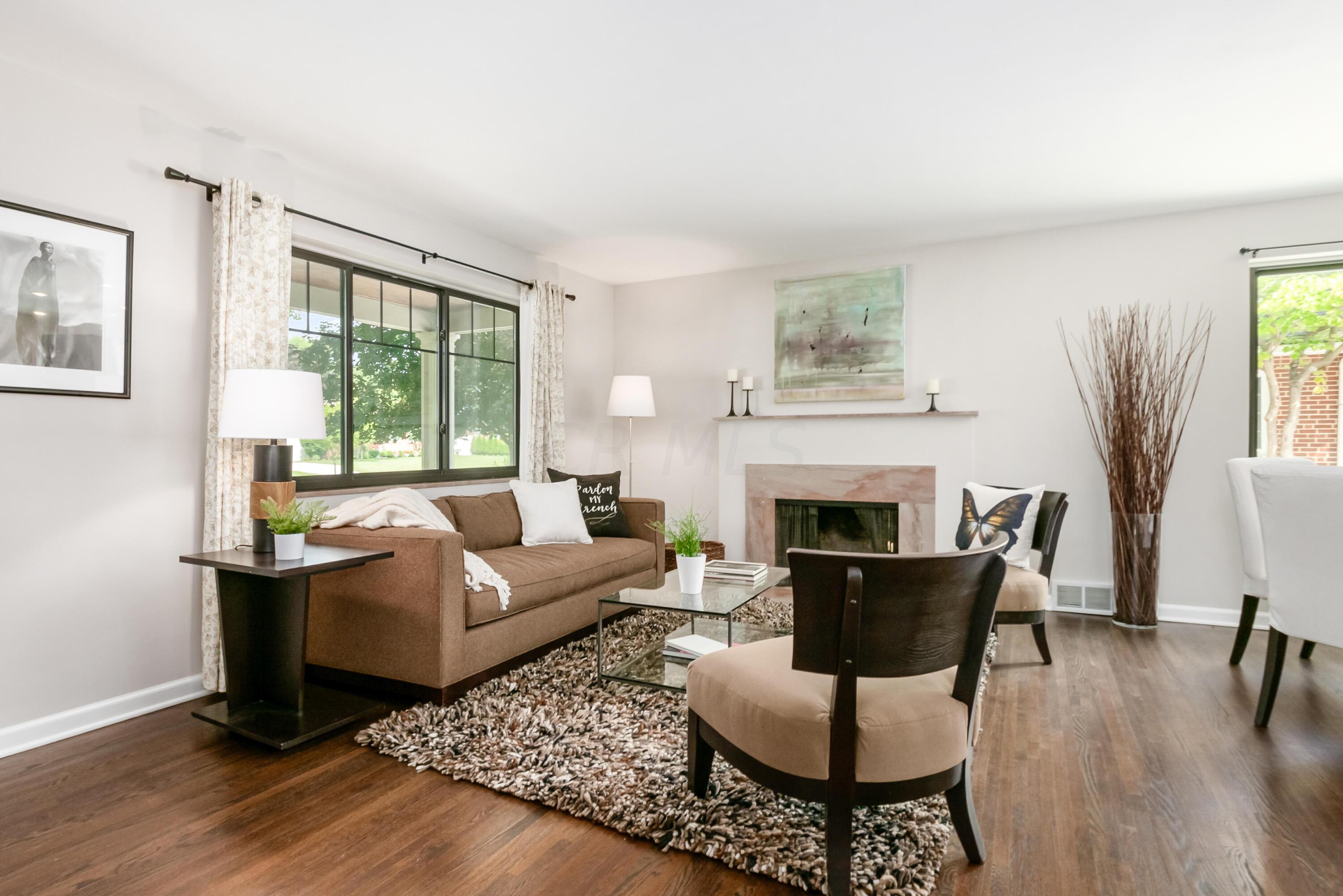 1929 Milden Road Upper Arlington, OH 43221 - Photo 7 of 36 Living Room