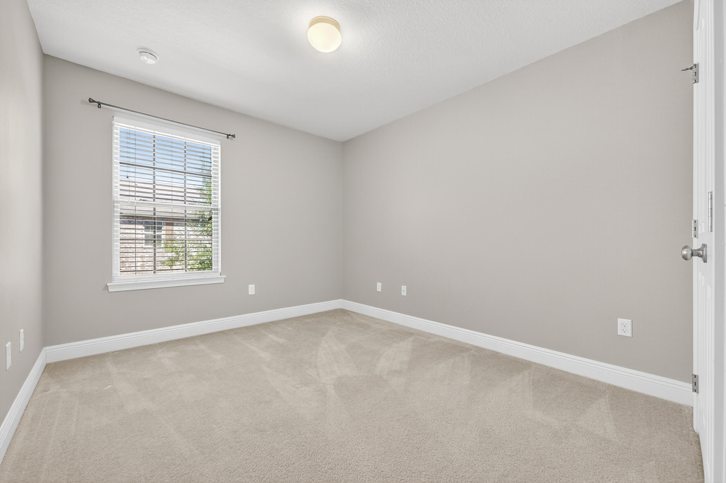 8900 White Ibis Way Navarre, FL 32566 - Photo 30 of 37 an empty room with windows