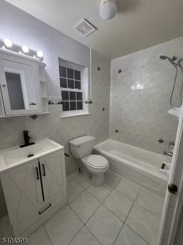 $2,900 | 448 Catherine Street, Elizabeth, NJ 07201