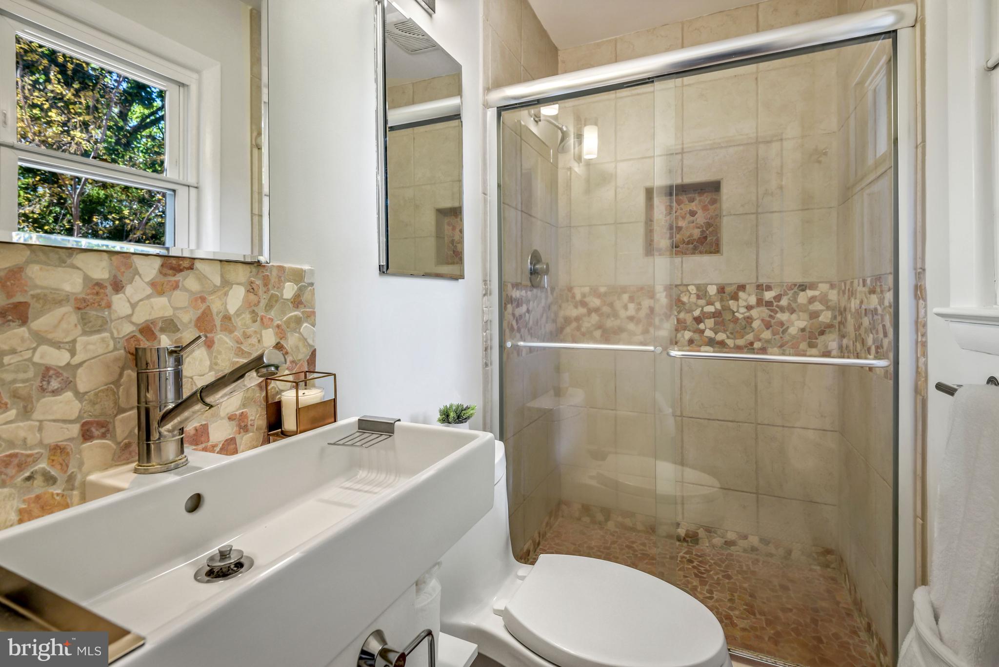 3510 Murdock Road Kensington, MD 20895 - Photo 17 of 36 Main bathroom