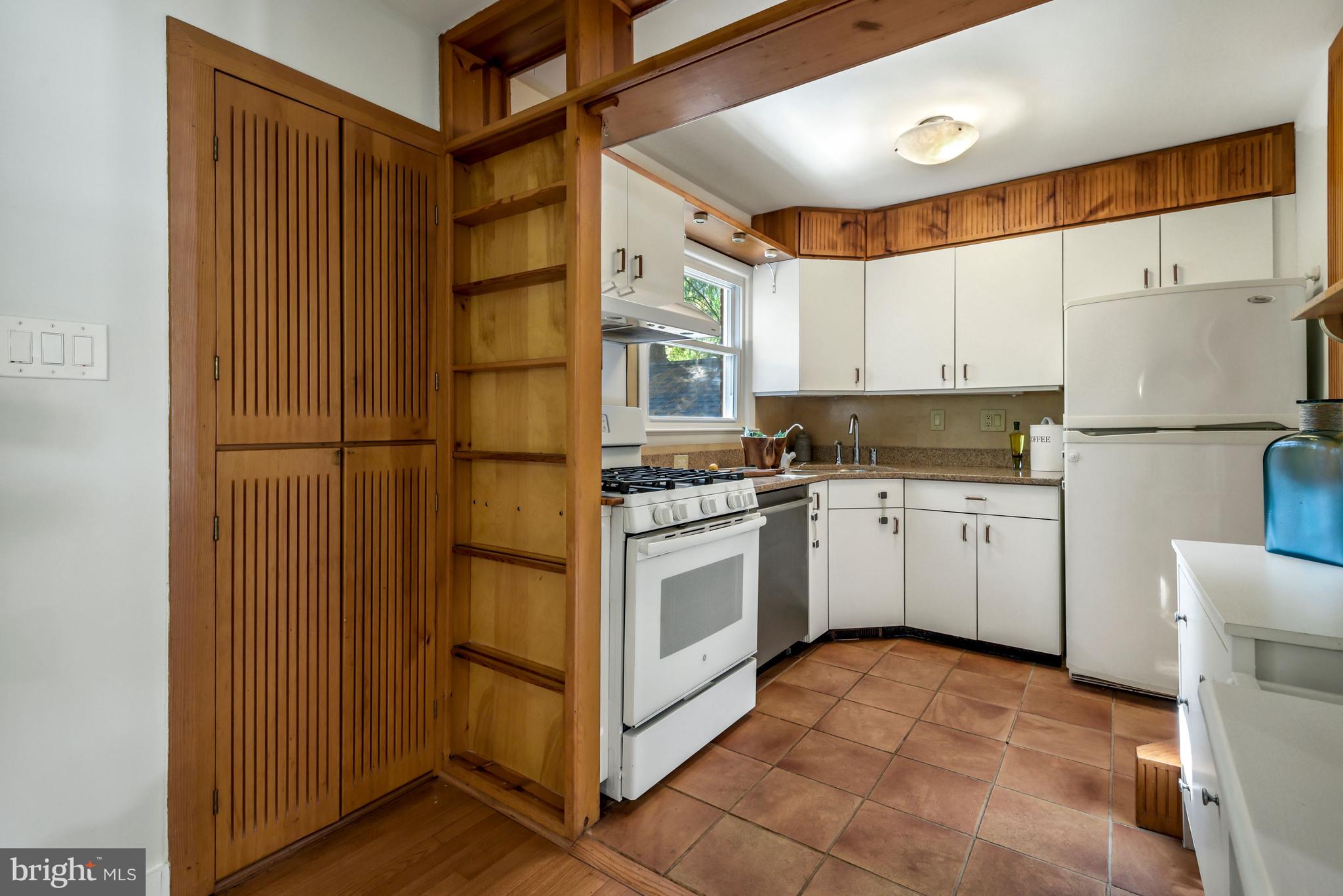 3510 Murdock Road Kensington, MD 20895 - Photo 10 of 36 Custom wood work and cabinetry
