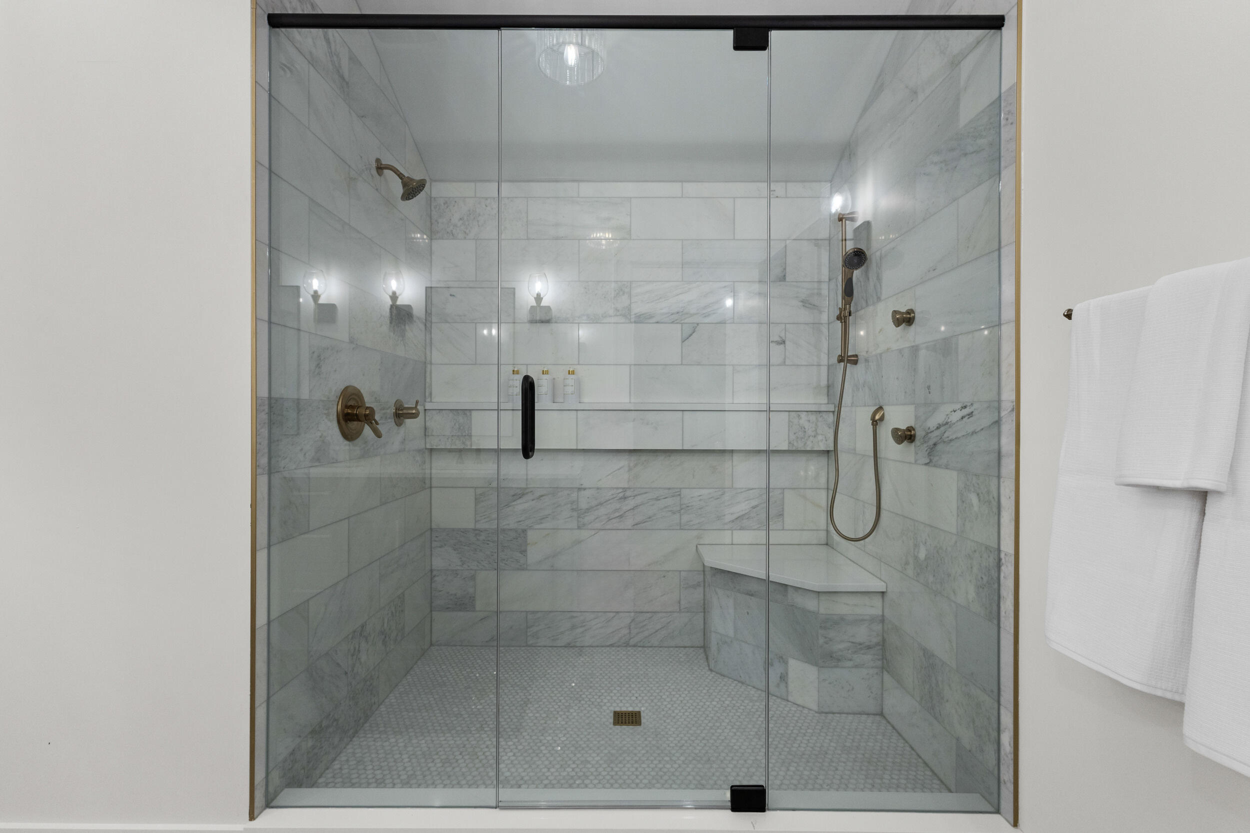 8313 North Links Way Fox Point, WI 53217 - Photo 18 of 27 Primary Bath