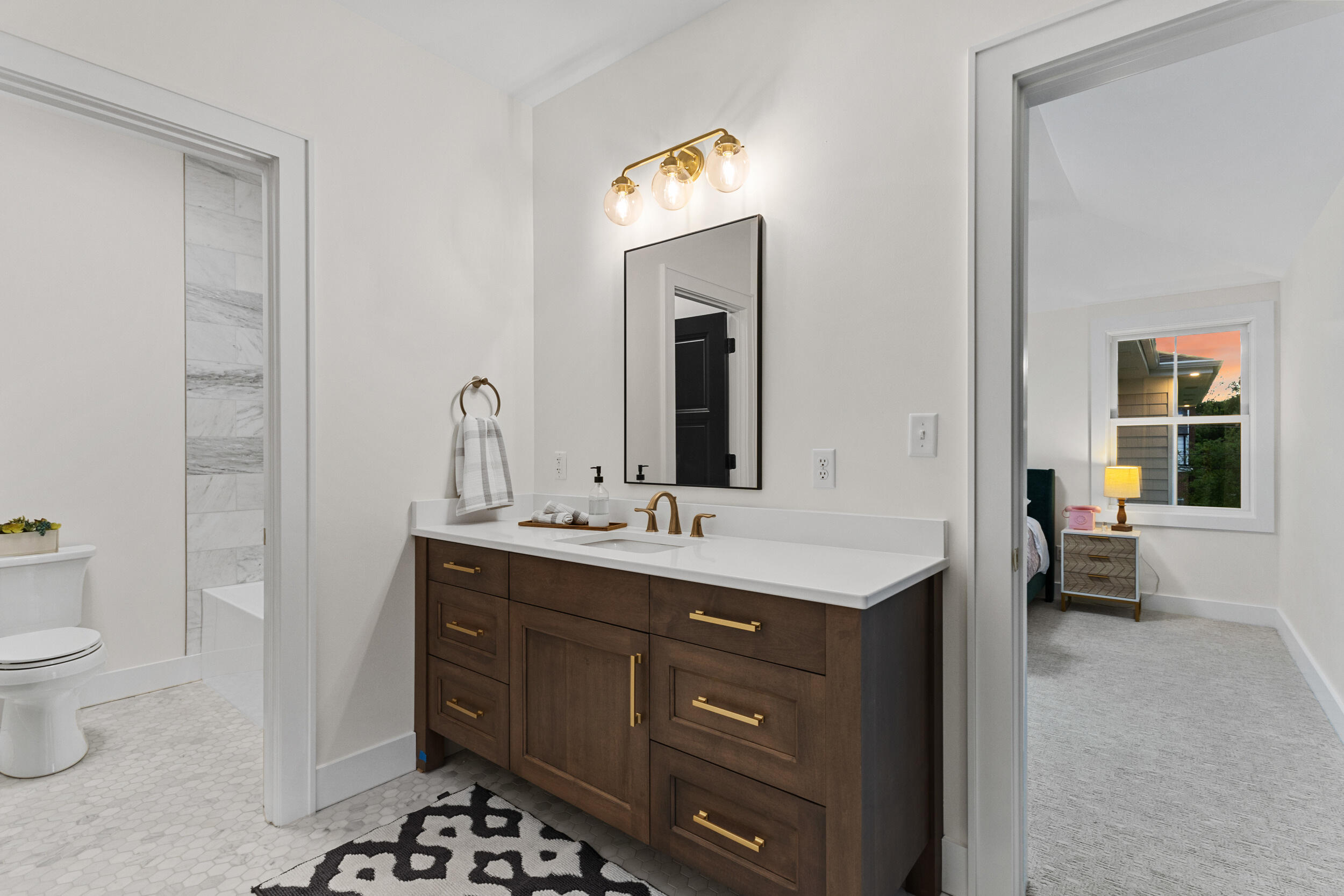 8313 North Links Way Fox Point, WI 53217 - Photo 19 of 27 Jack & Jill Bath