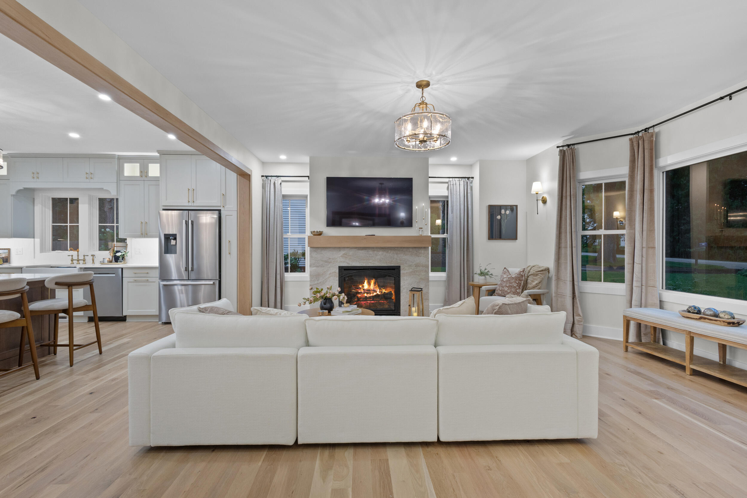 8313 North Links Way Fox Point, WI 53217 - Photo 4 of 27 Living Room