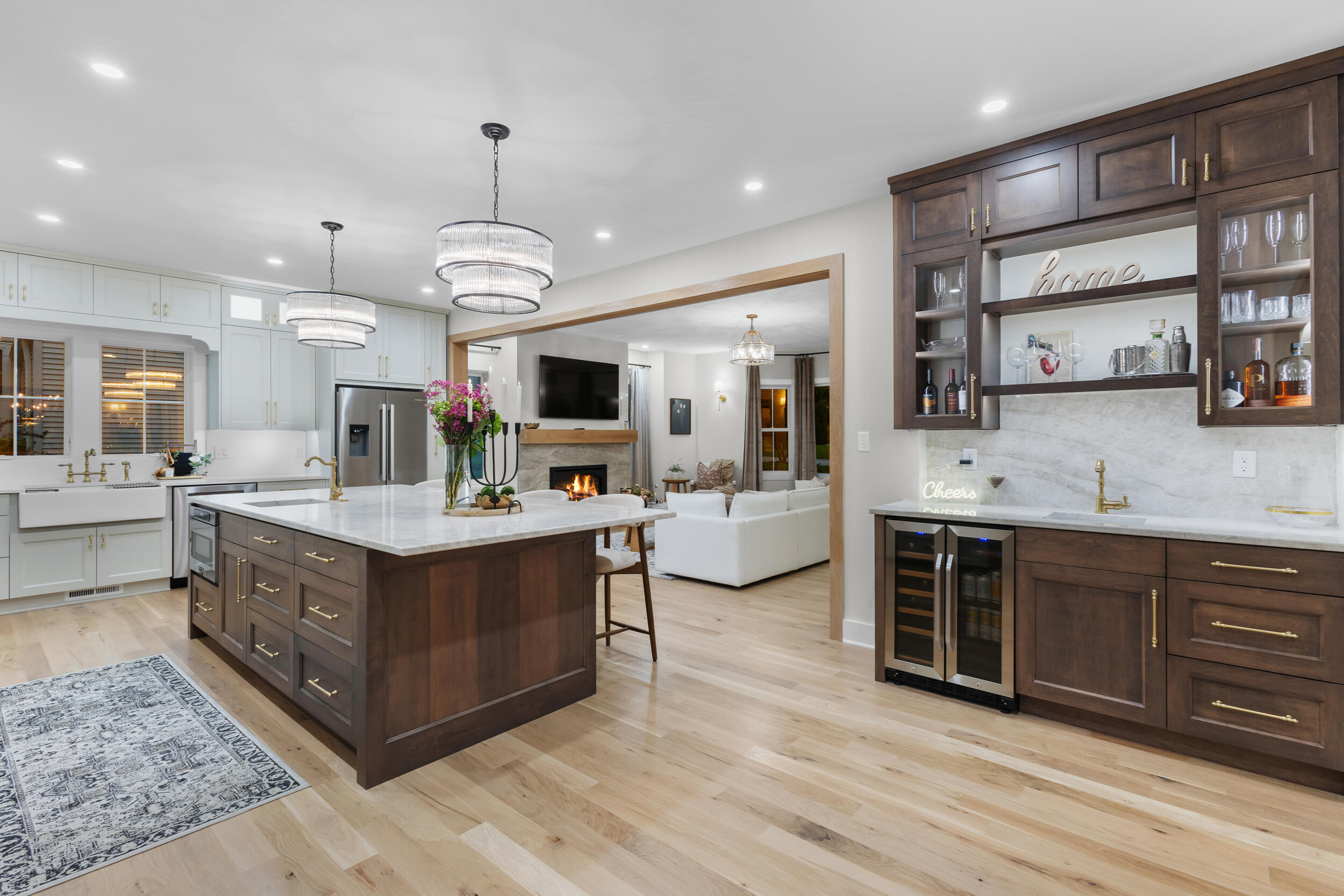 8313 North Links Way Fox Point, WI 53217 - Photo 8 of 27 Kitchen/Wet Bar