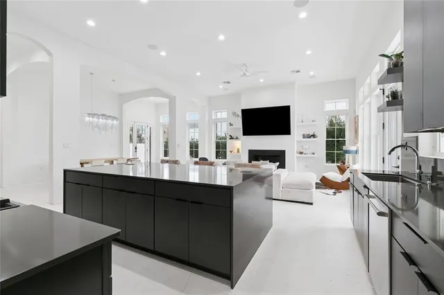 $1,100,000 | 75 Palmetto, Kenner, LA 70065