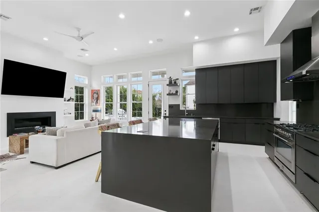 $1,100,000 | 75 Palmetto, Kenner, LA 70065