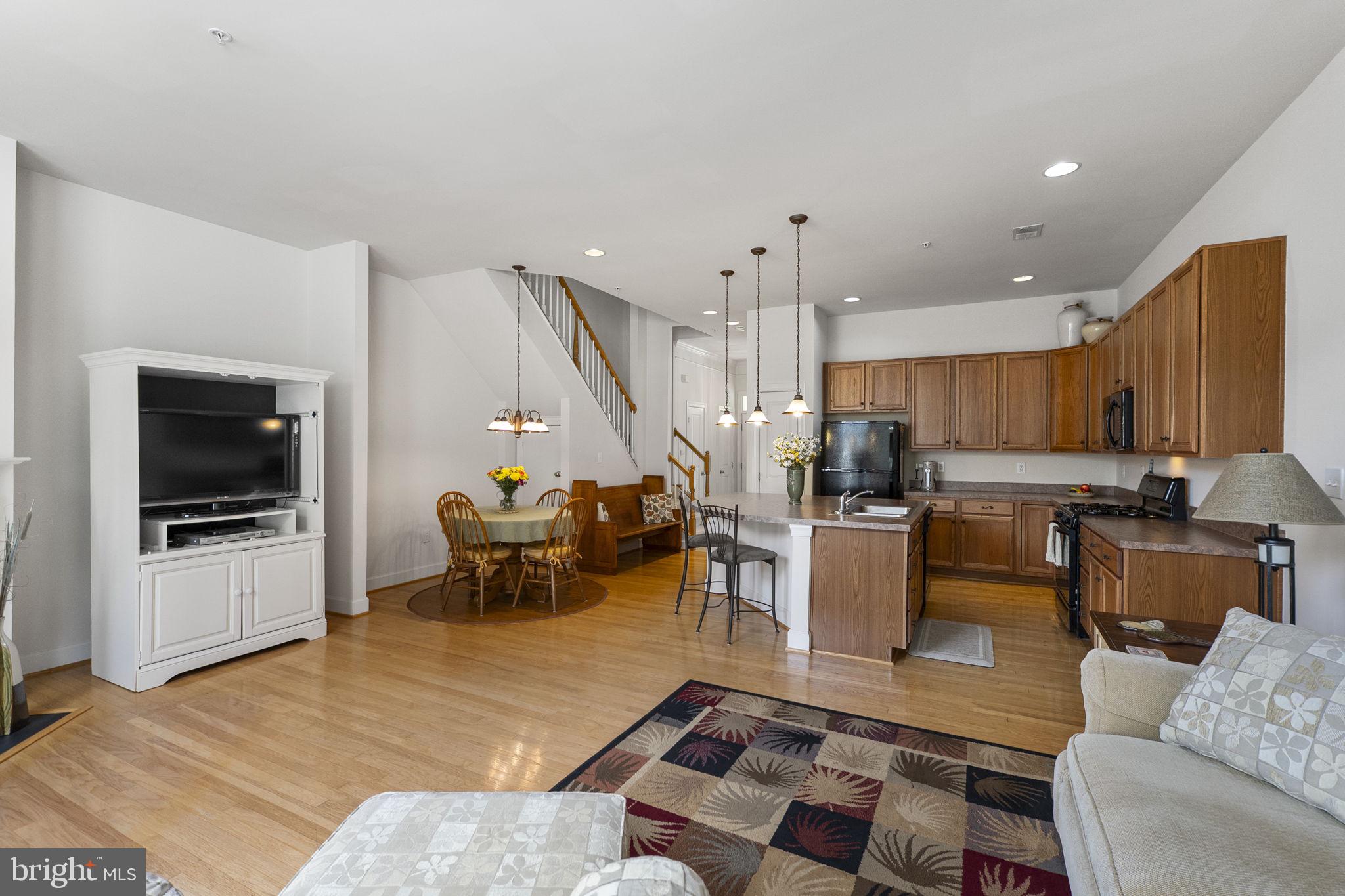 23418 Clarksridge Road Clarksburg, MD 20871 - Photo 11 of 40 Family room