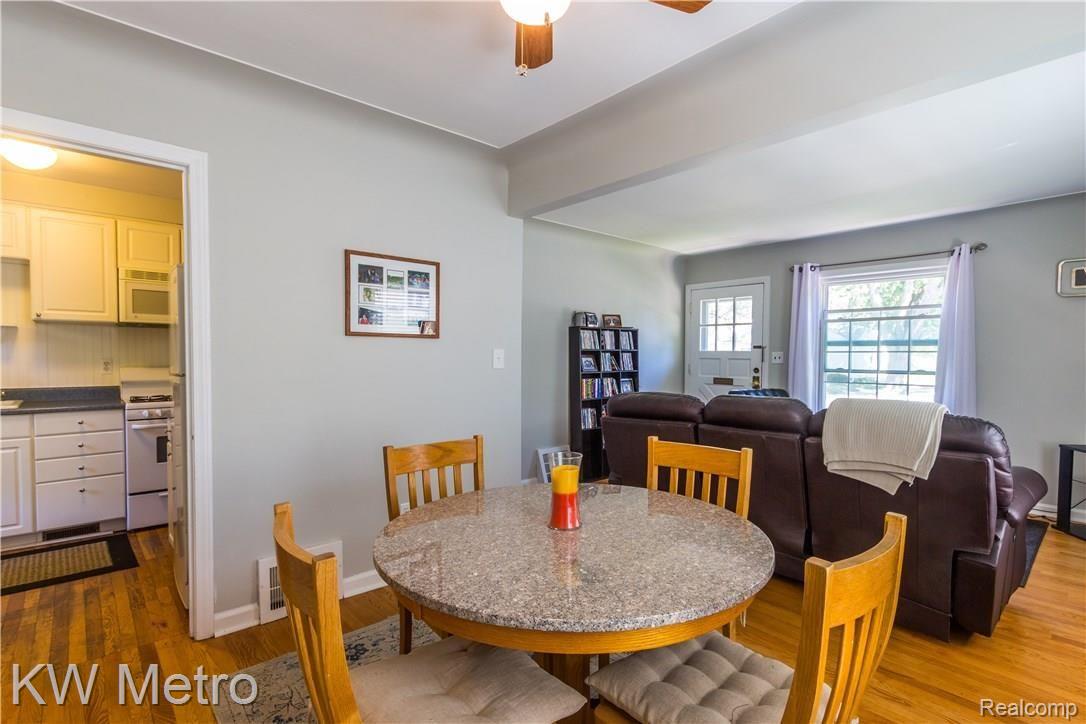 2261 Wiltshire Road Berkley, MI 48072 - Photo 6 of 20 2261 Wiltshire Rd-6.jpg