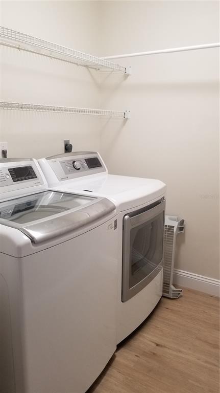 5810 Garden Lakes Majestic Bradenton, FL 34203 - Photo 27 of 28 a utility room with dryer and washer
