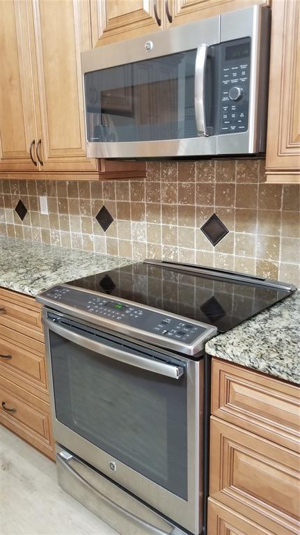 5810 Garden Lakes Majestic Bradenton, FL 34203 - Photo 5 of 28 a close view of kitchen sink