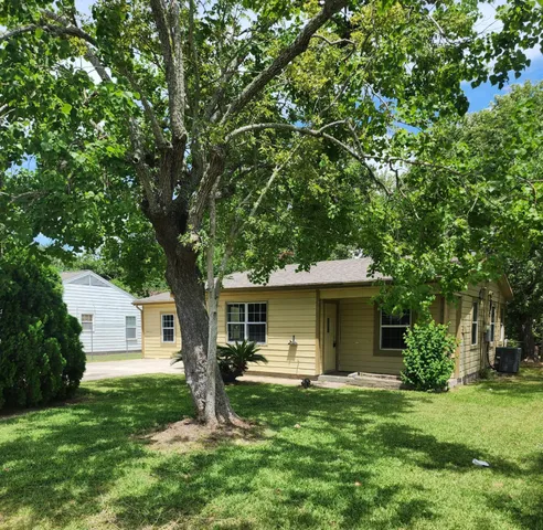 $1,600 | 500 Bluebonnet Drive, La Marque, TX 77568