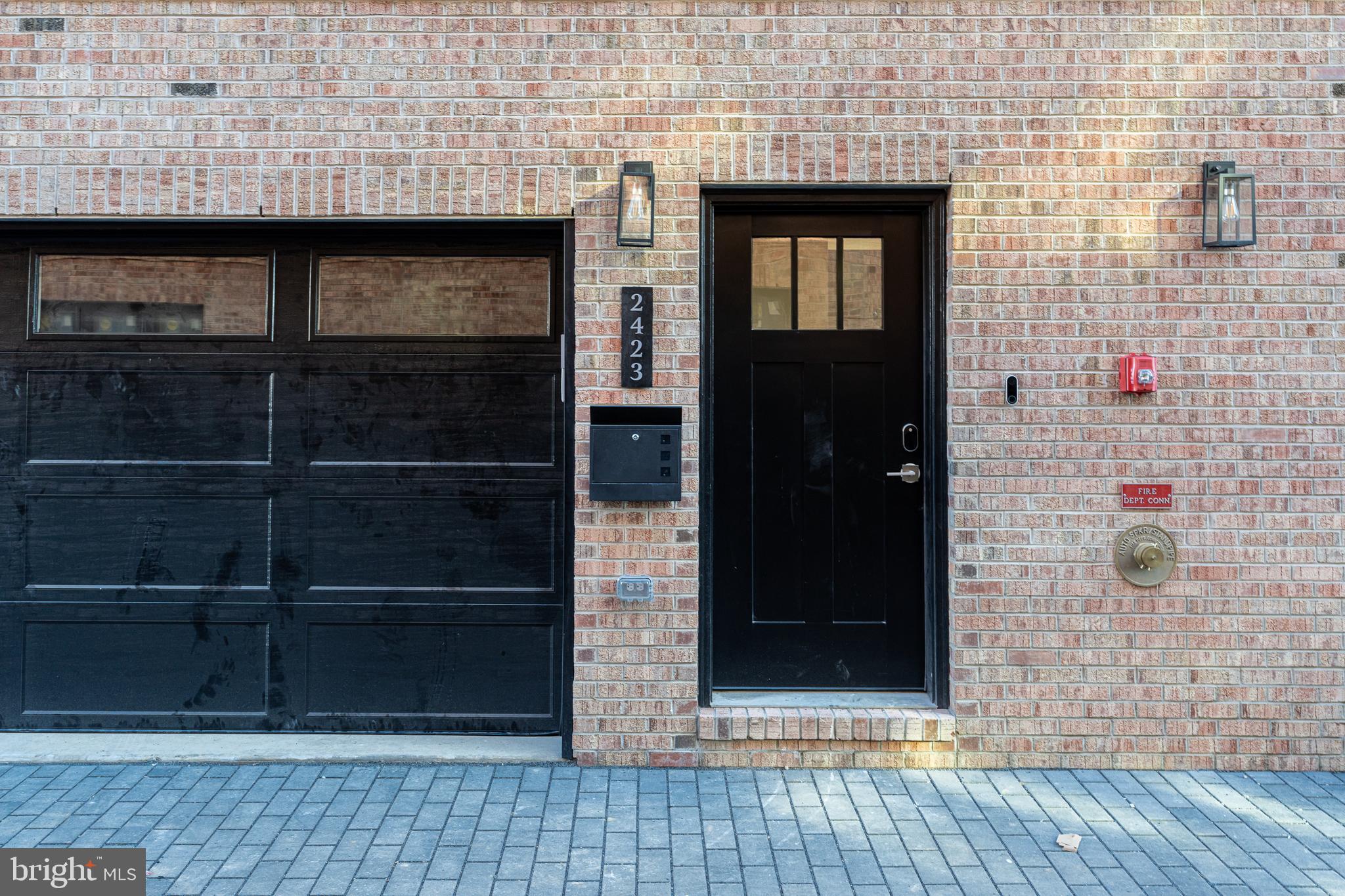 2423 Innovator Way Philadelphia, PA 19146 - Photo 33 of 34 a view of wooden door