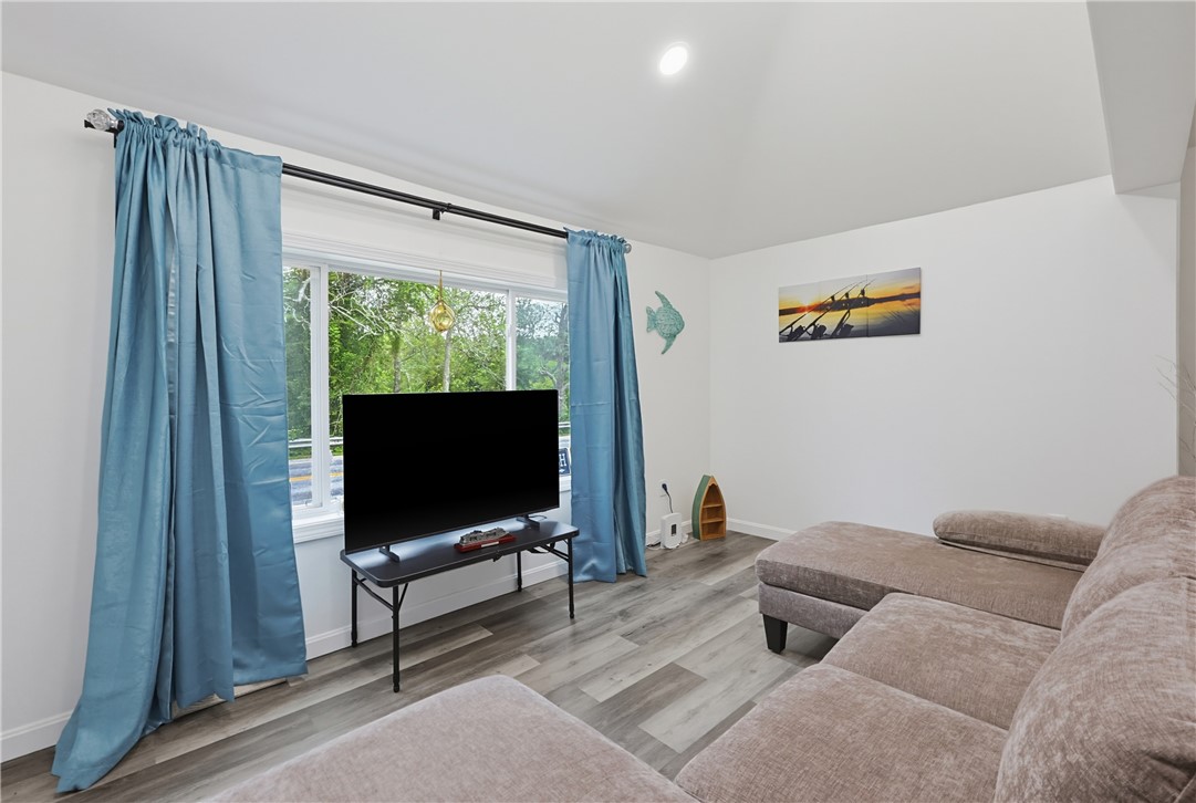 1703 Crandall Road Tiverton, RI 02878 - Photo 10 of 19