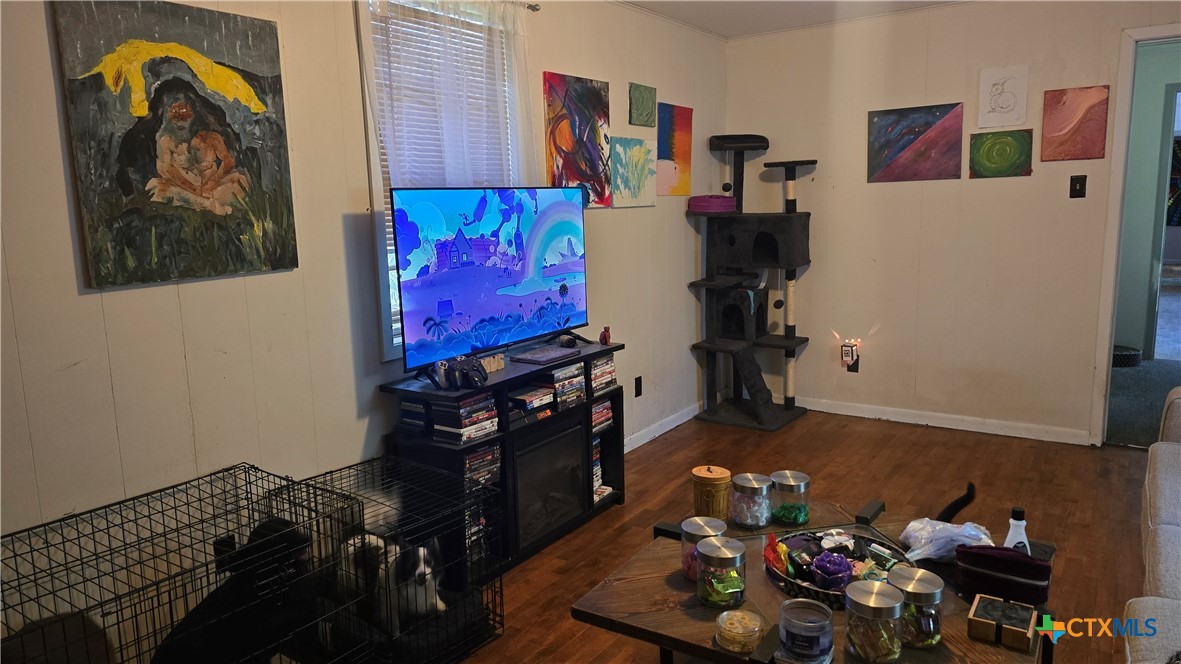 206 Cheeves Avenue Port Lavaca, TX 77979 - Photo 22 of 28 a room with toys and wooden floor