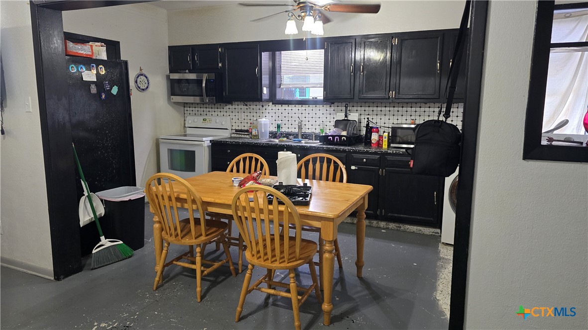 206 Cheeves Avenue Port Lavaca, TX 77979 - Photo 7 of 28 a view of a dining room with furniture