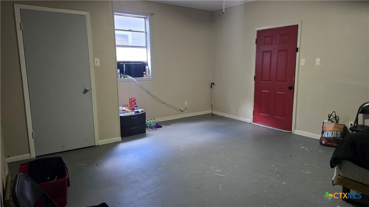 206 Cheeves Avenue Port Lavaca, TX 77979 - Photo 9 of 28 an empty room with windows