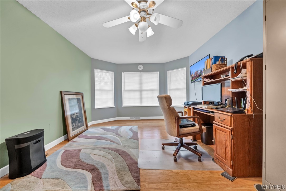 7237 Townline Road Pendleton, NY 14120 - Photo 39 of 50 bed 2