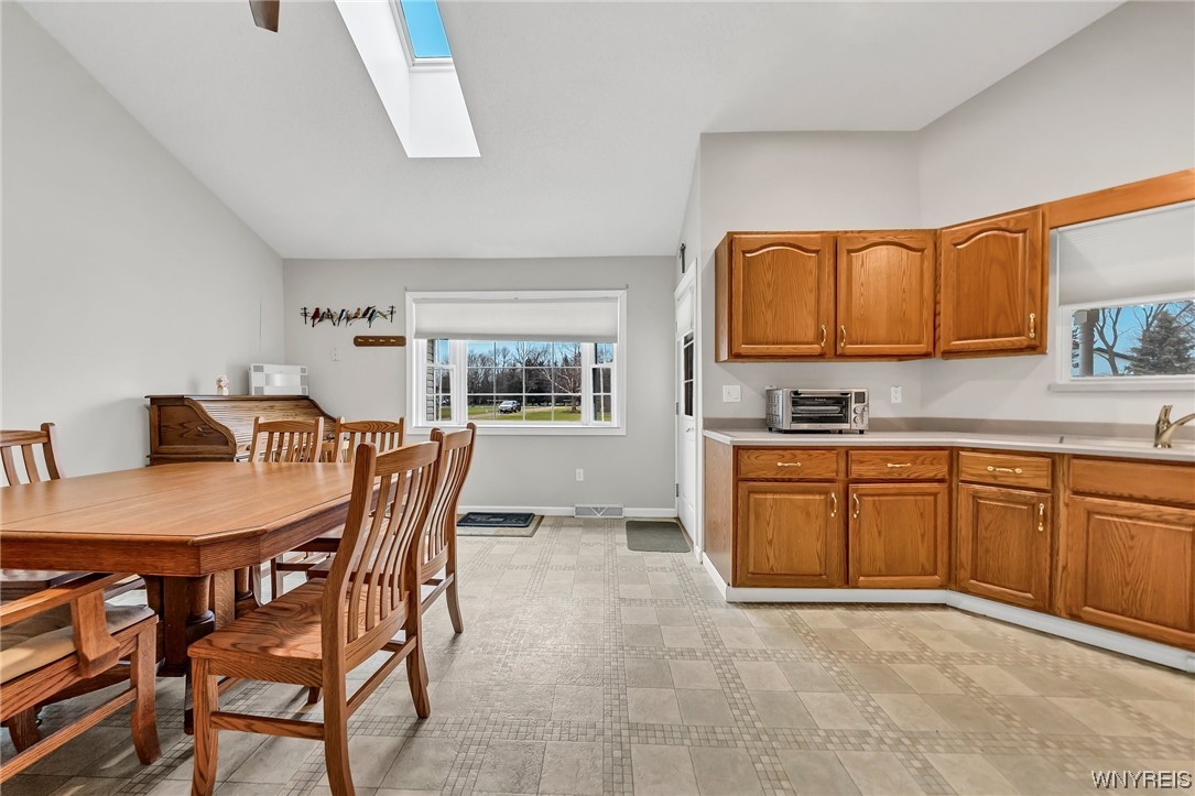 7237 Townline Road Pendleton, NY 14120 - Photo 10 of 50