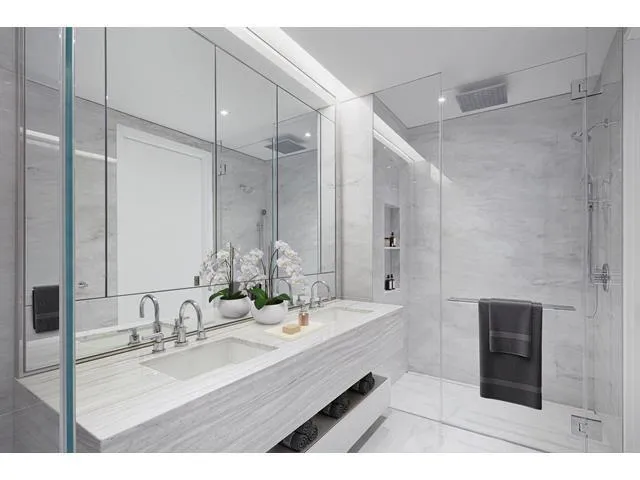 $1,725,000 | 200 East 59th Street, Unit 11B | Midtown East