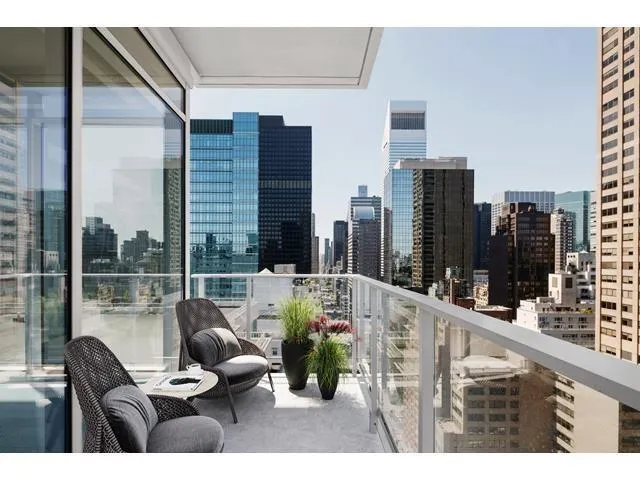 $1,725,000 | 200 East 59th Street, Unit 11B | Midtown East