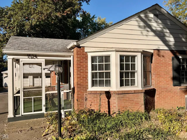 $1,800 | 1524 East 54th Street, Indianapolis, IN 46220